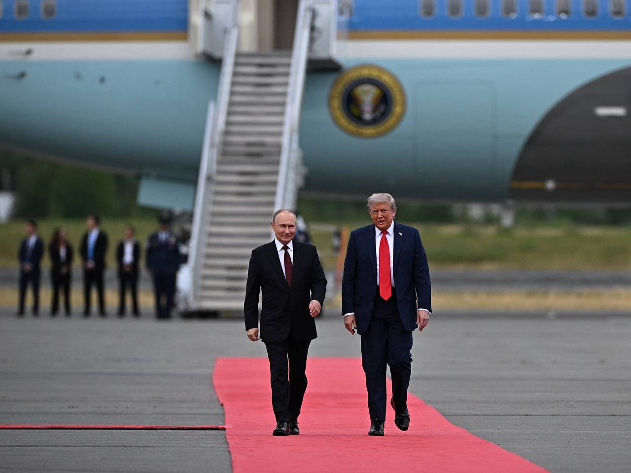 Борис Джонсон осудил Трампа за прием Путина с наивысшими почестями