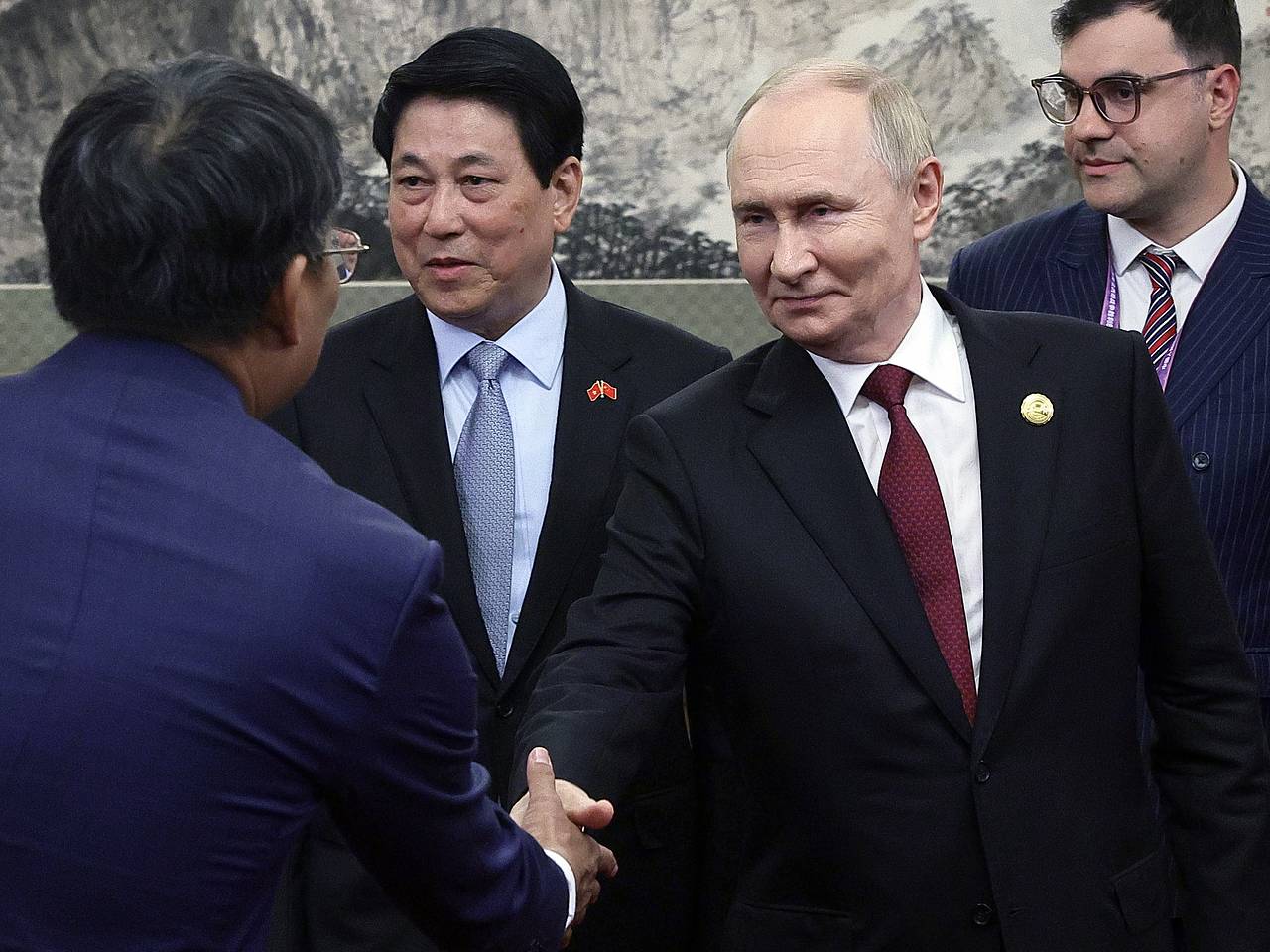 Путин встретился с президентом Вьетнама