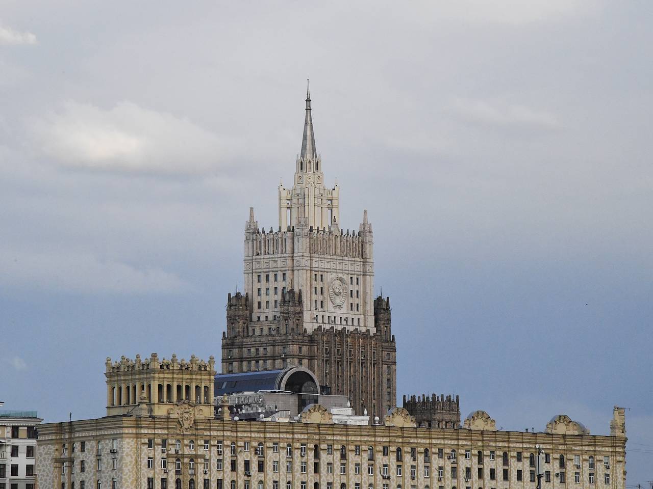 В МИД назвали истерией заявления о нарушении воздушного пространства стран НАТО