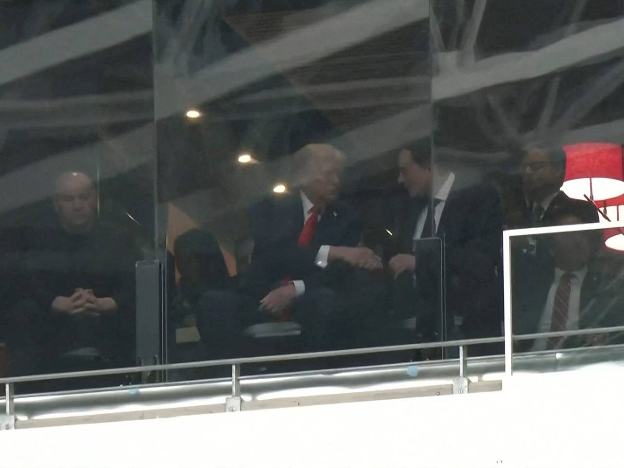 Чтец по губам раскрыла содержание разговора Трампа и Маска