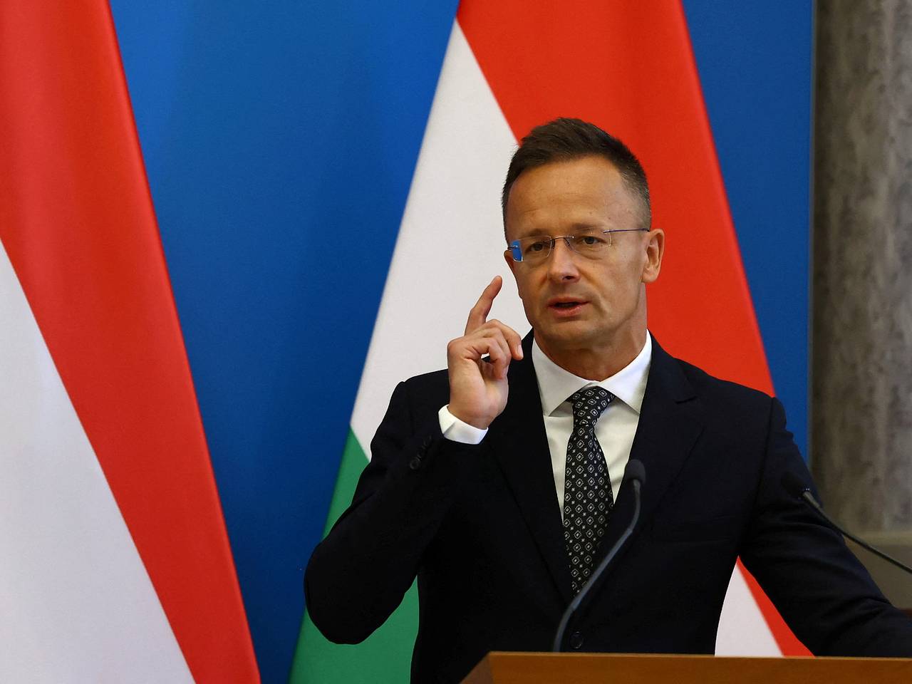 Глава МИД Венгрии ответил на обвинения Киева в нарушении границы дронами
