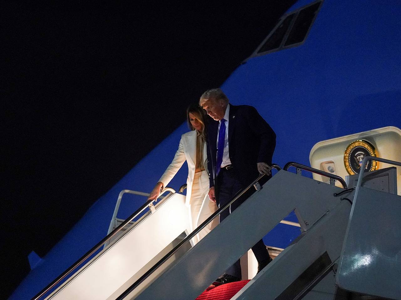 Трамп поспорил с женой на борту вертолета