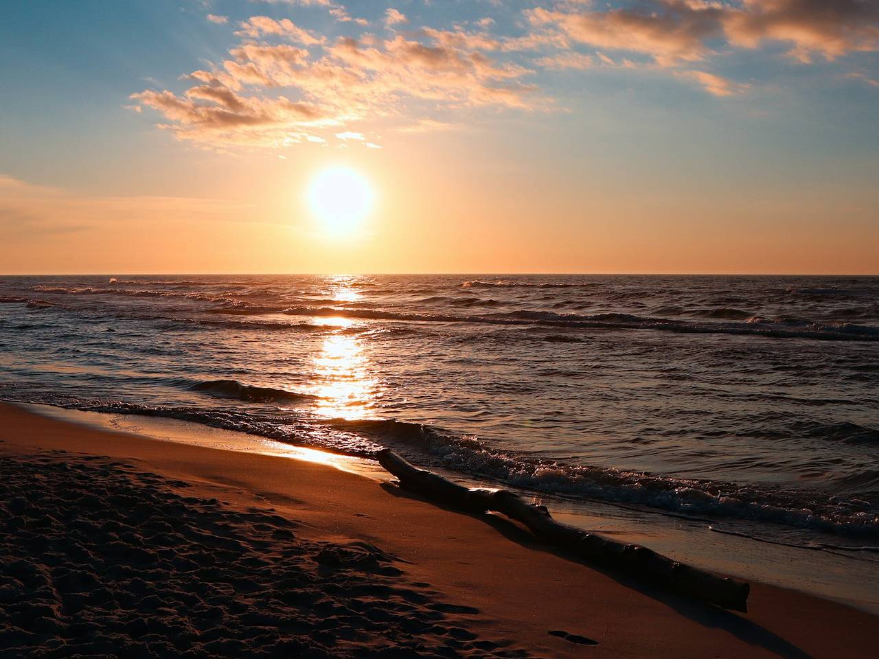 На пляже в Латвии нашли обломки российского дрона