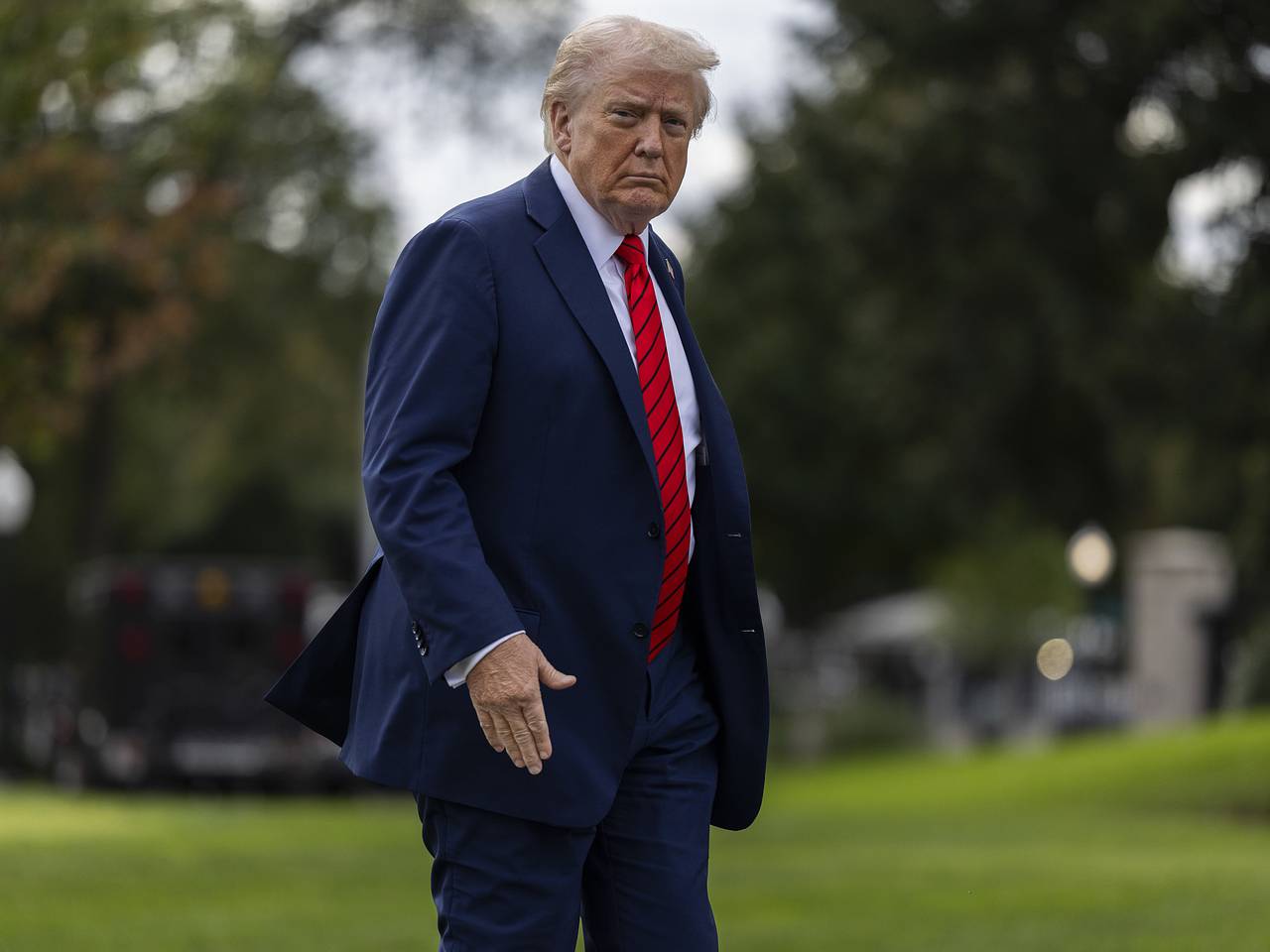 Трамп поручил направить все доступные средства на зарплаты военнослужащим