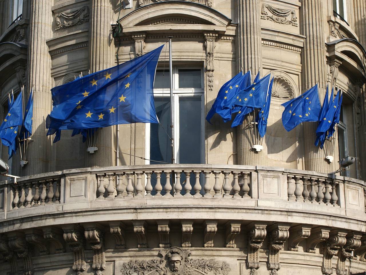 Три страны ЕС задержат принятие нового пакета санкций против России