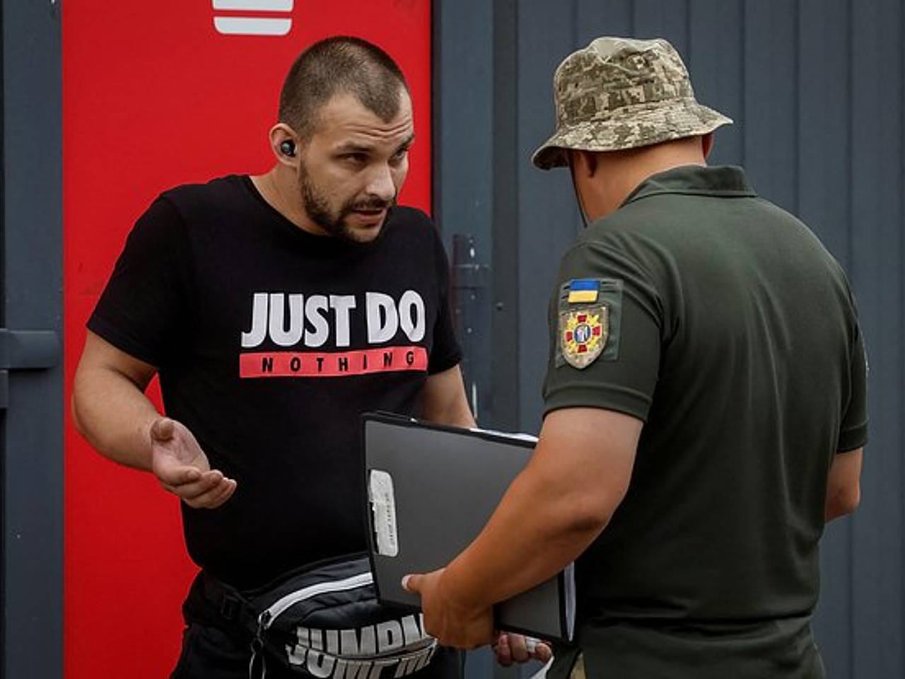 На Украине сотрудники ТЦК мобилизовали человека с кладбища