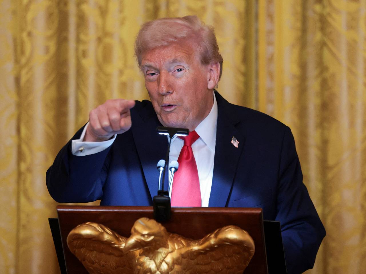 Трамп пошутил про получение Нобелевской премии мира