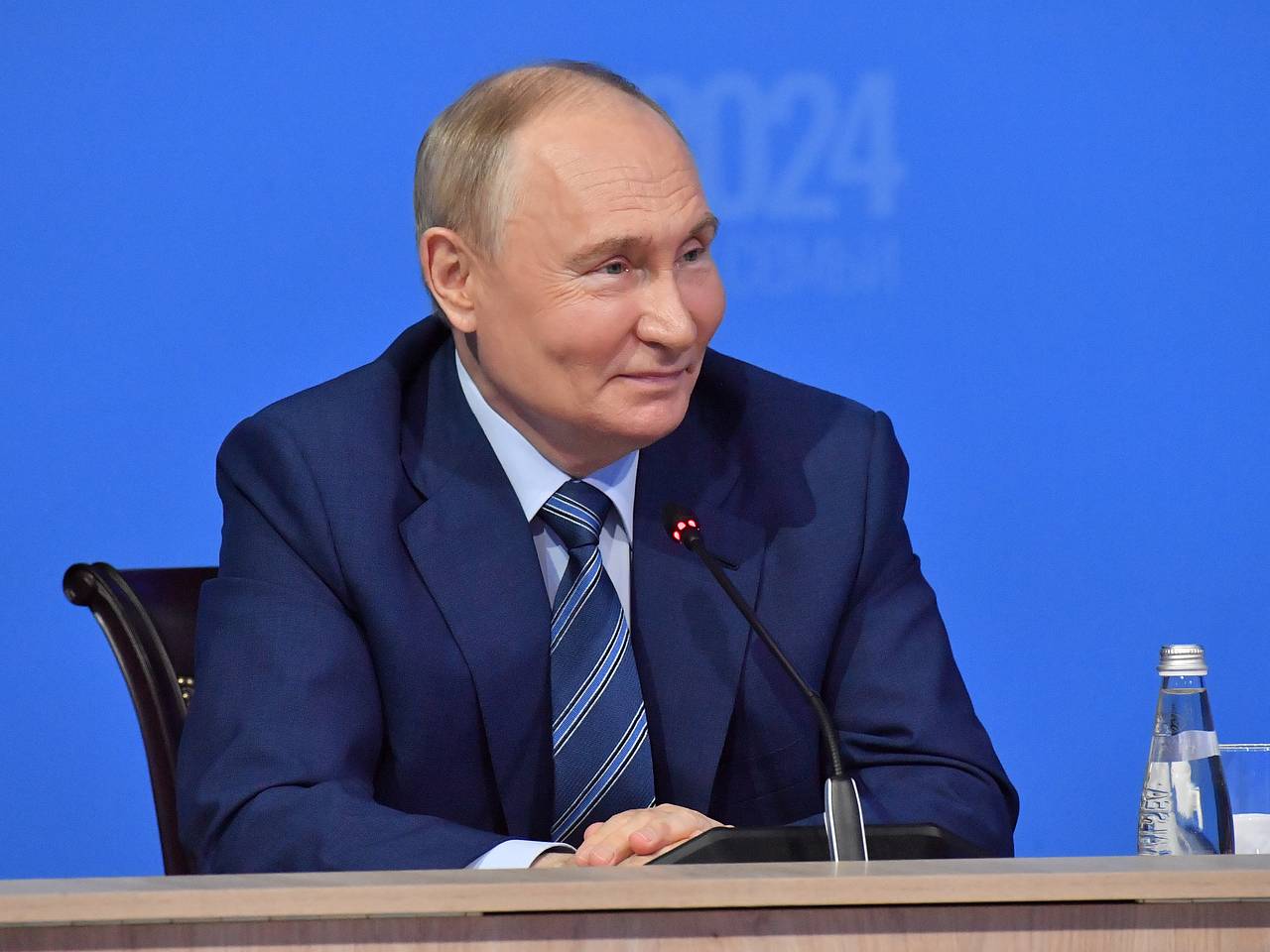 Немецких депутатов осудили за празднование дня рождения Путина