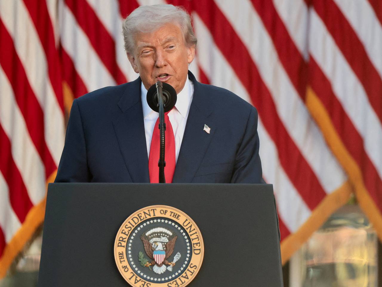 Трамп решил не поздравлять Путина с днем рождения