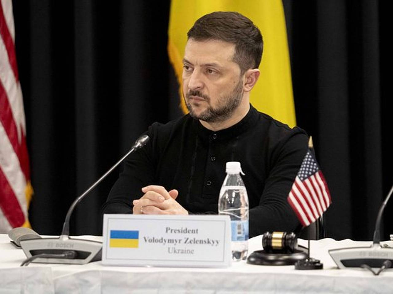 Оппозиция решила обвинить Зеленского в подрыве безопасности Украины