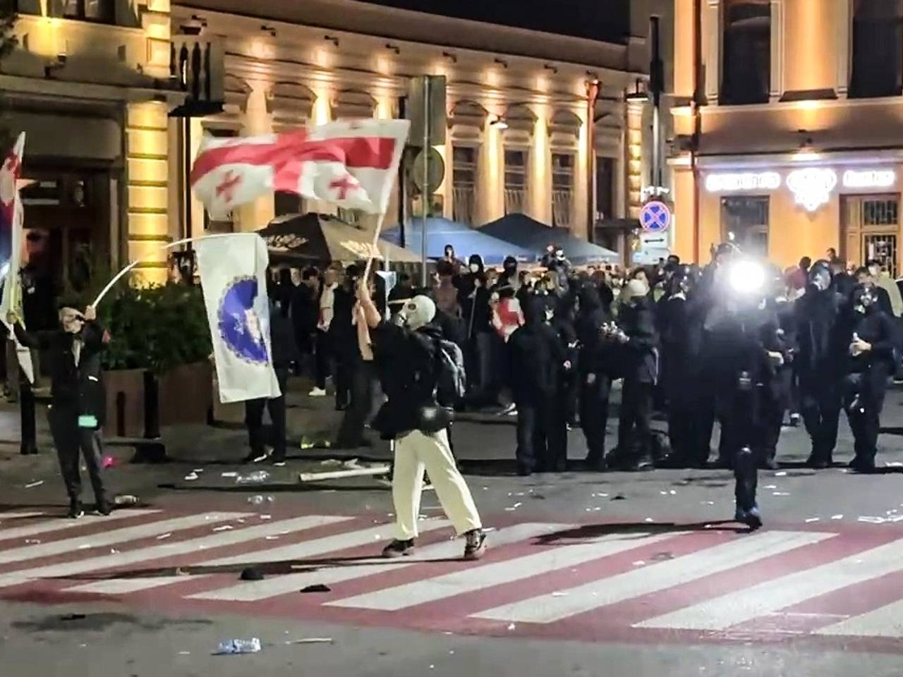Раскрыто число пострадавших на протестах в Тбилиси полицейских