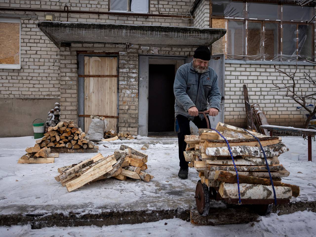 Влияние вывода из строя половины газодобычи Украины на отопительный сезон оценили
