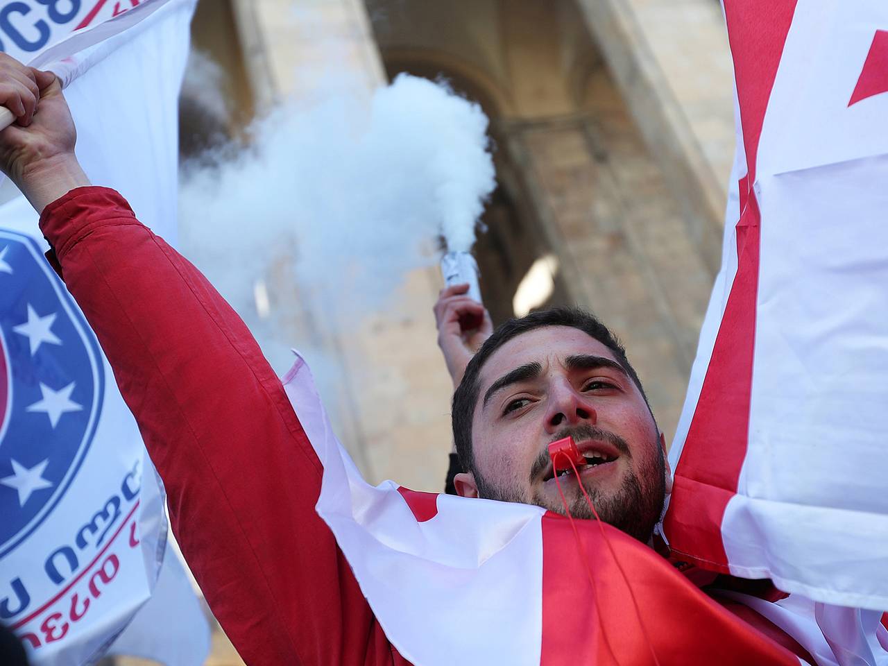 В Грузии захотели запретить три прозападные партии