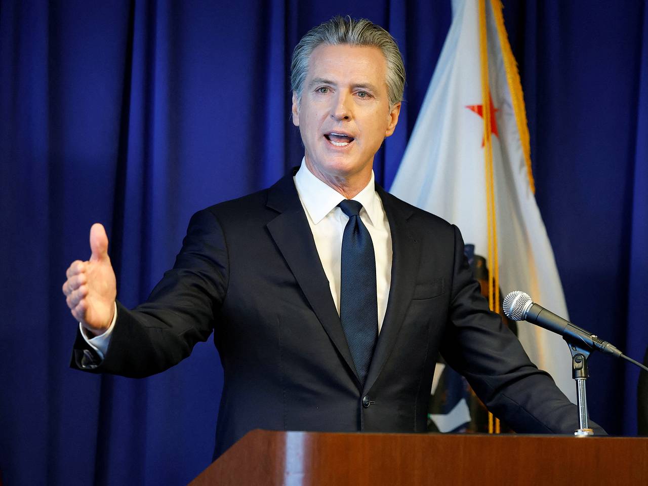 Главный противник Трампа высказался о возобновлении ядерных испытаний США