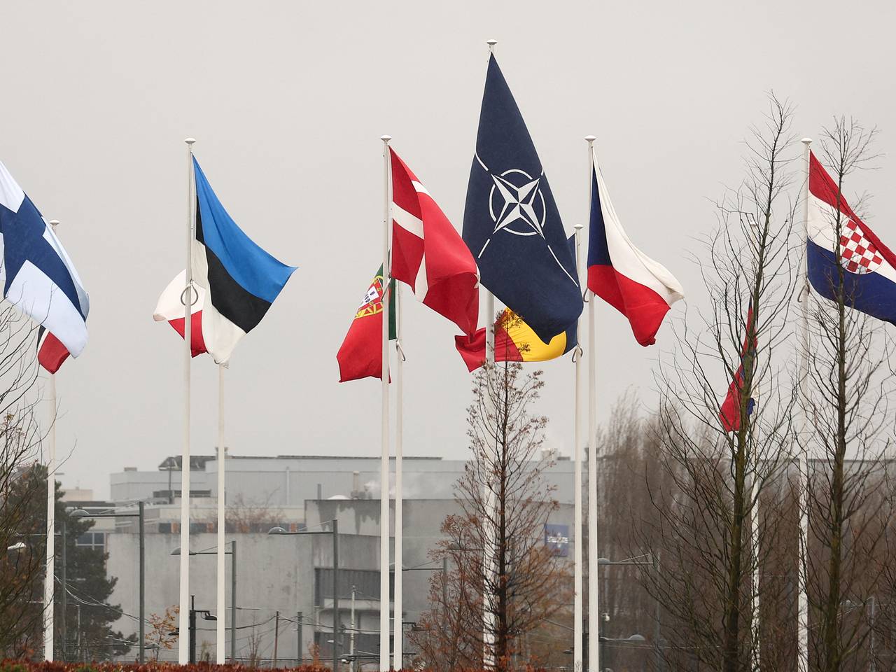 В НАТО решили смягчить правила применения оружия против России