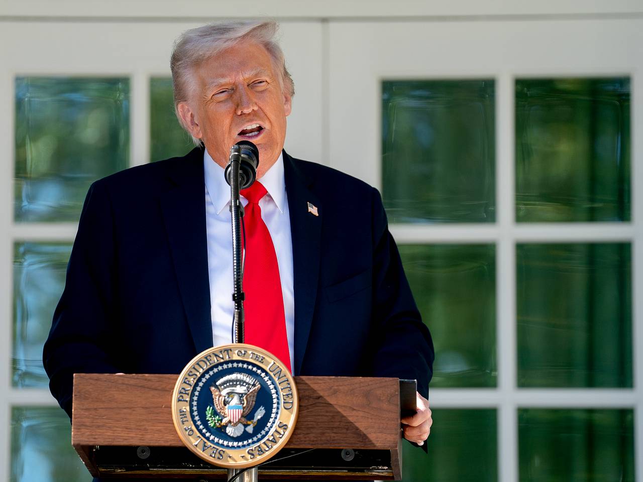 Трамп пообещал через два дня рассказать о встрече с Путиным в Венгрии