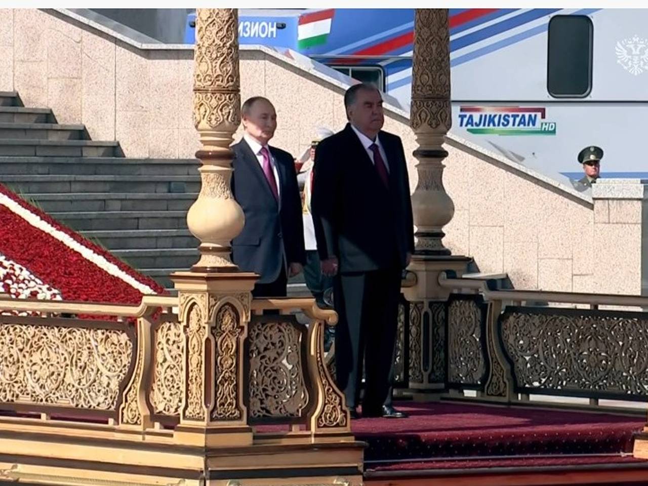 Путин прибыл на встречу с Рахмоном