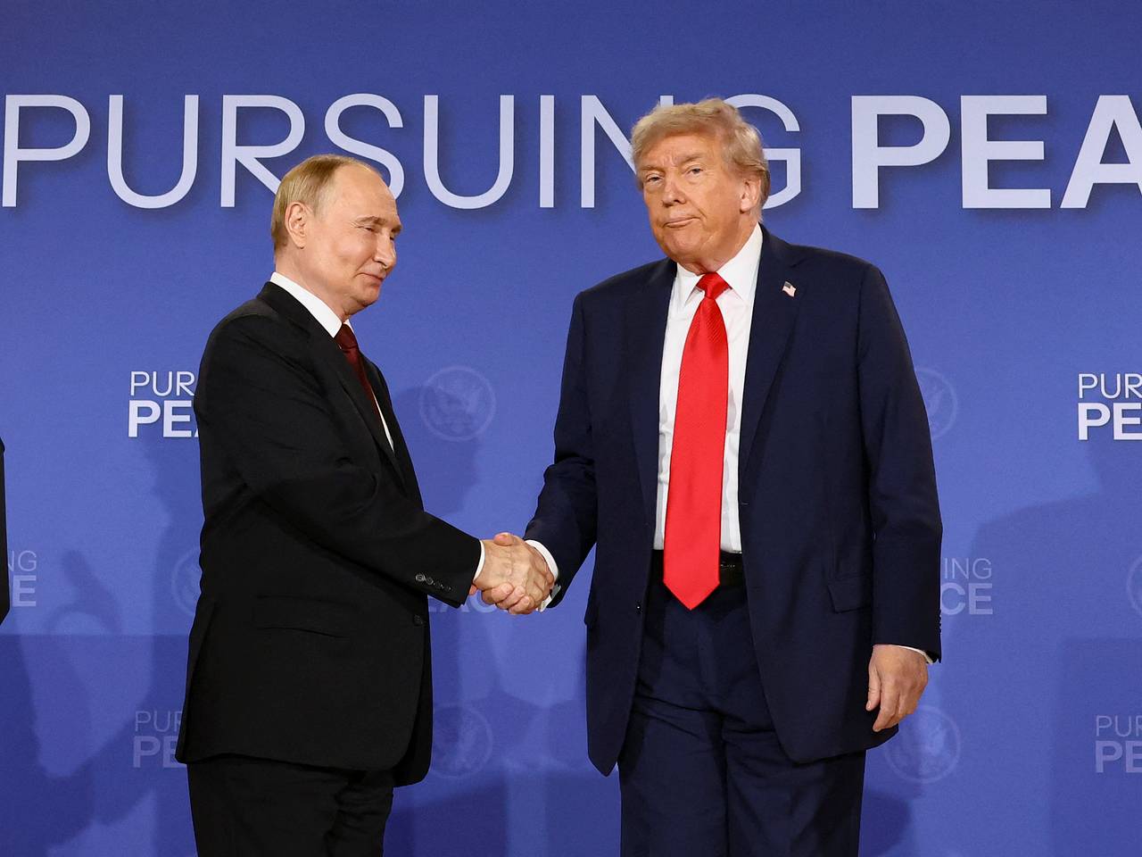 Названа возможная причина переноса встречи Путина и Трампа