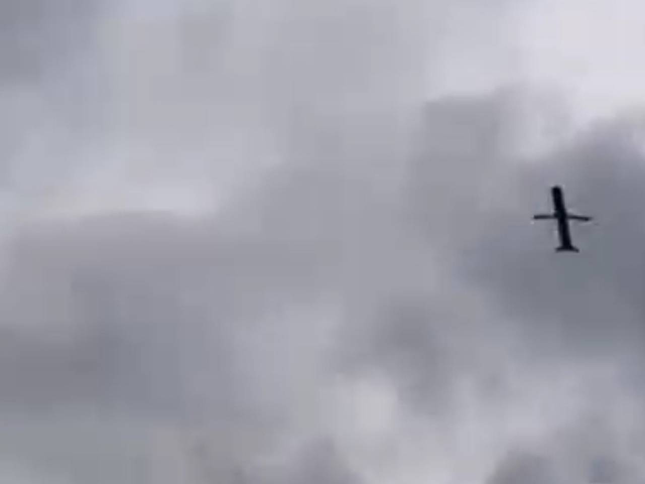 Полет крылатой ракеты над Украиной попал на видео