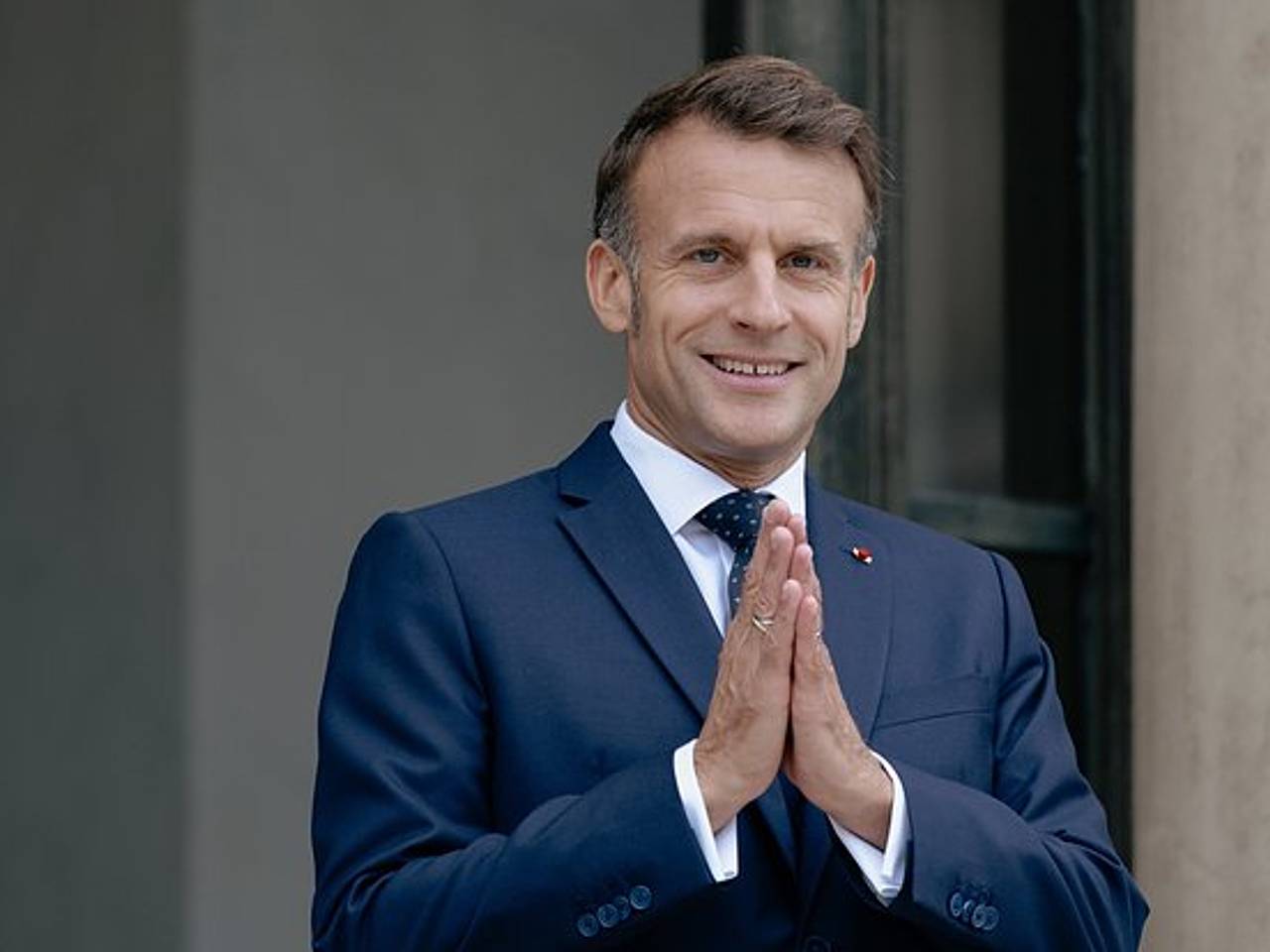 Рейтинг Макрона упал до рекордно низких значений