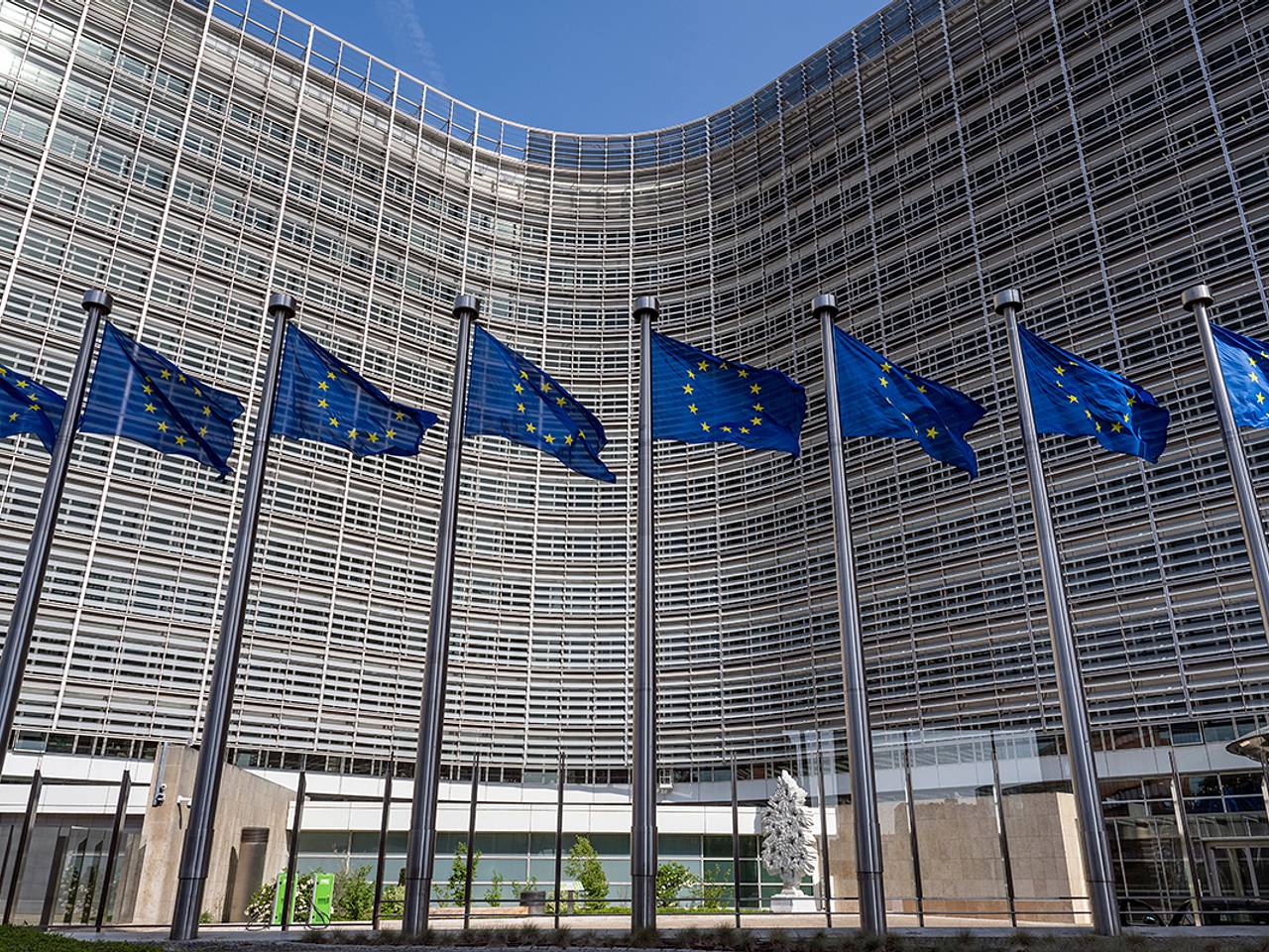 Европарламент призвал дать Киеву разрешение бить западным оружием по России