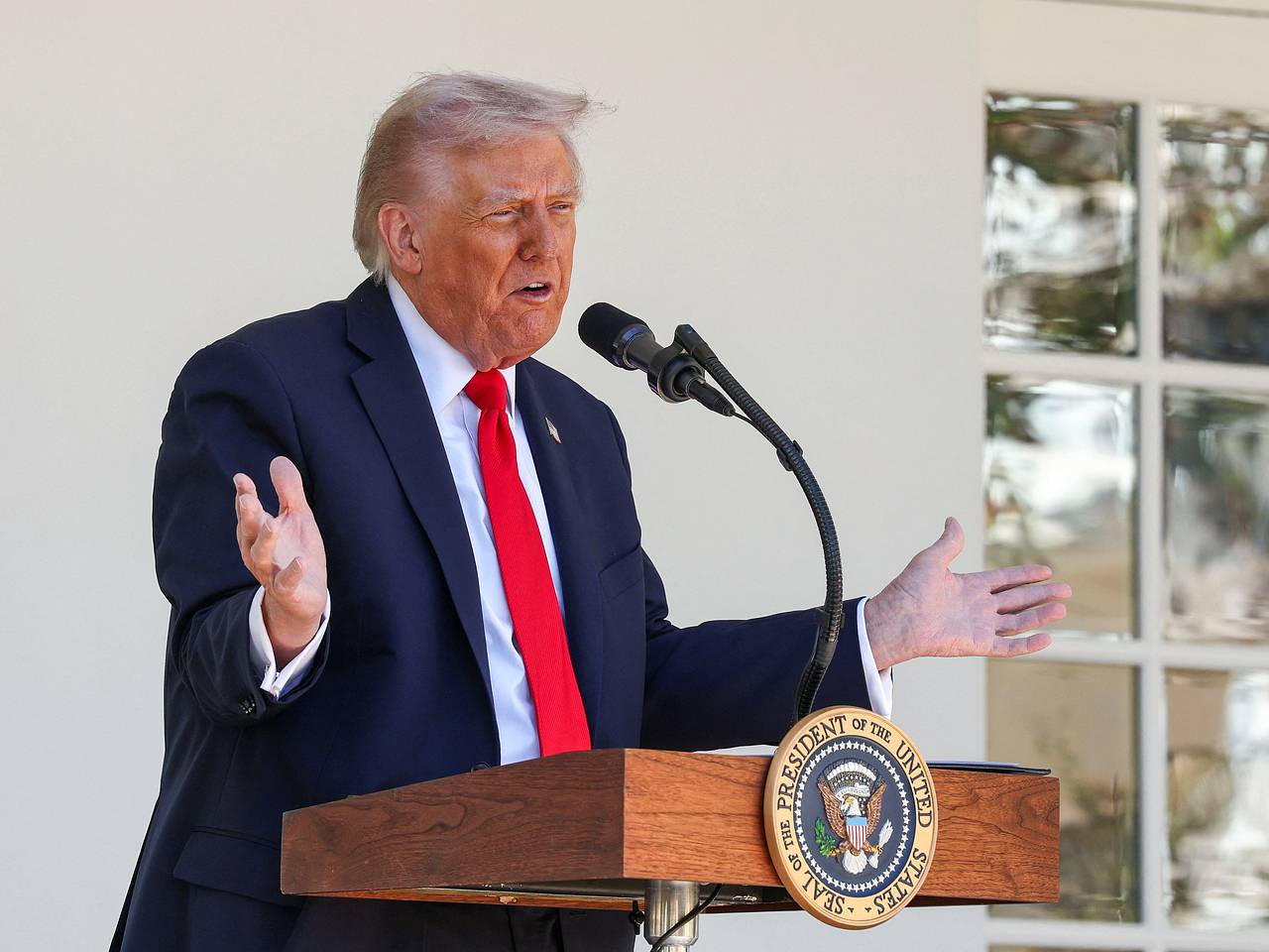 Трамп потребовал от Зеленского согласиться на урегулирование конфликта на Украине