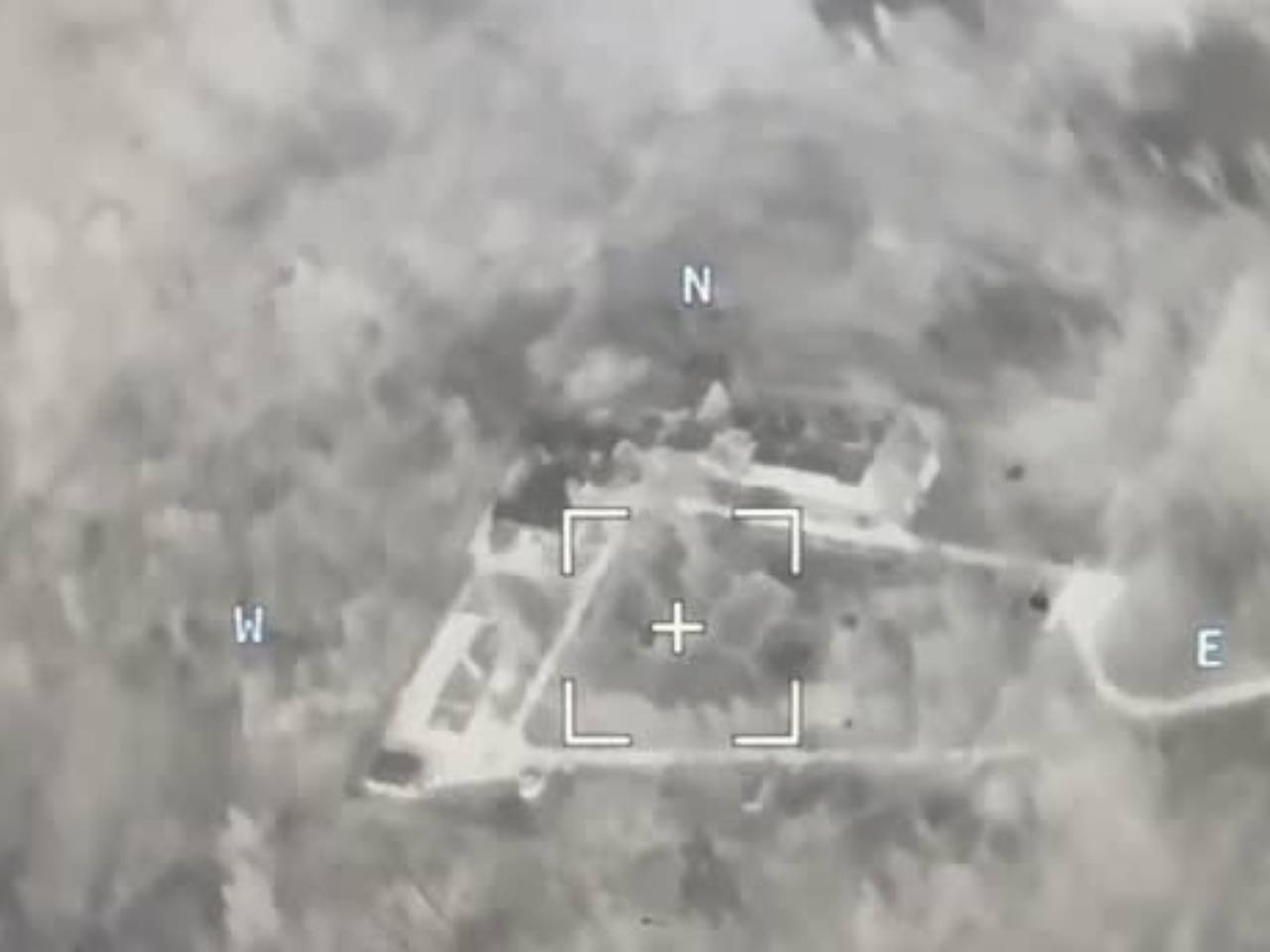 Удар авиабомбы по пункту ВСУ попал на видео