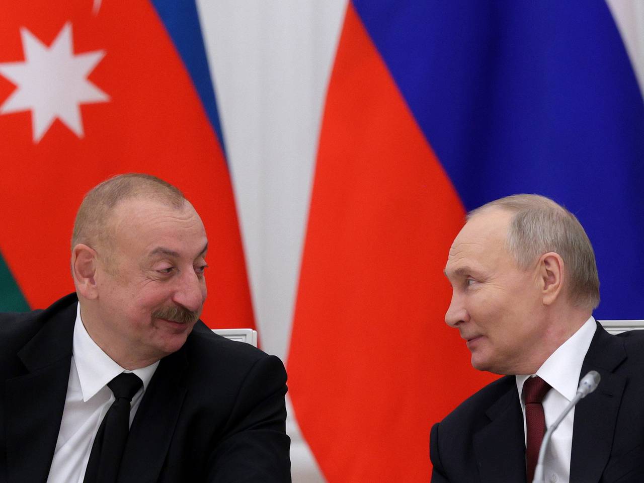 Алиев позвонил Путину с поздравлениями