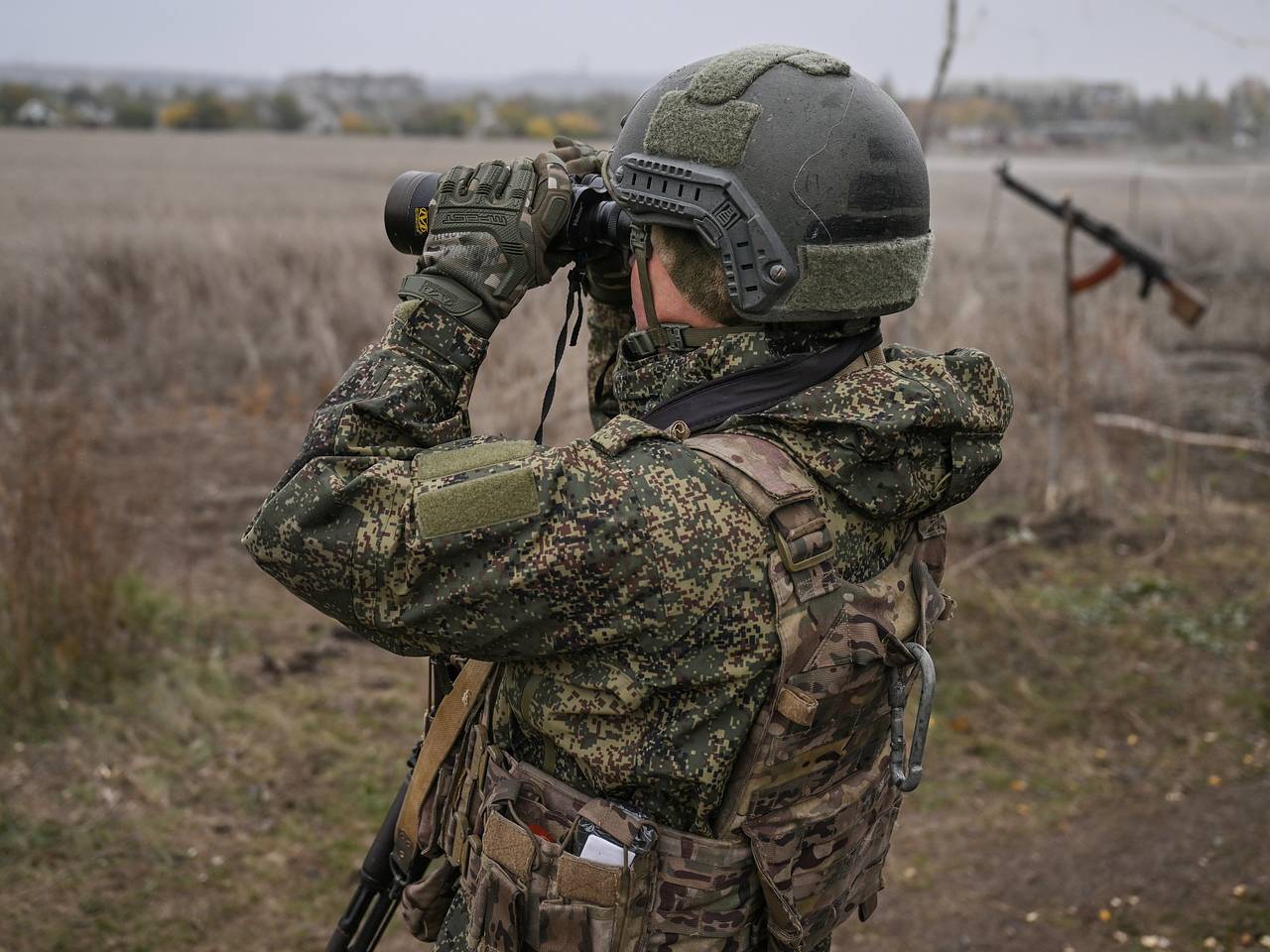 Российские военные начали окружать населенный пункт в ДНР
