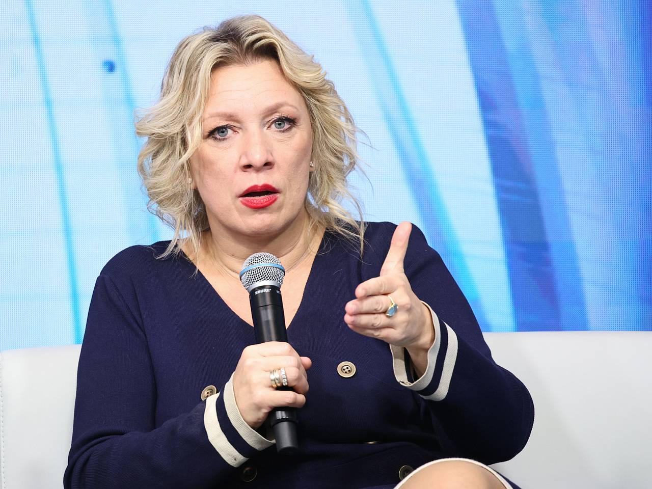 Захарова ответила на угрозы Польши арестовать Путина