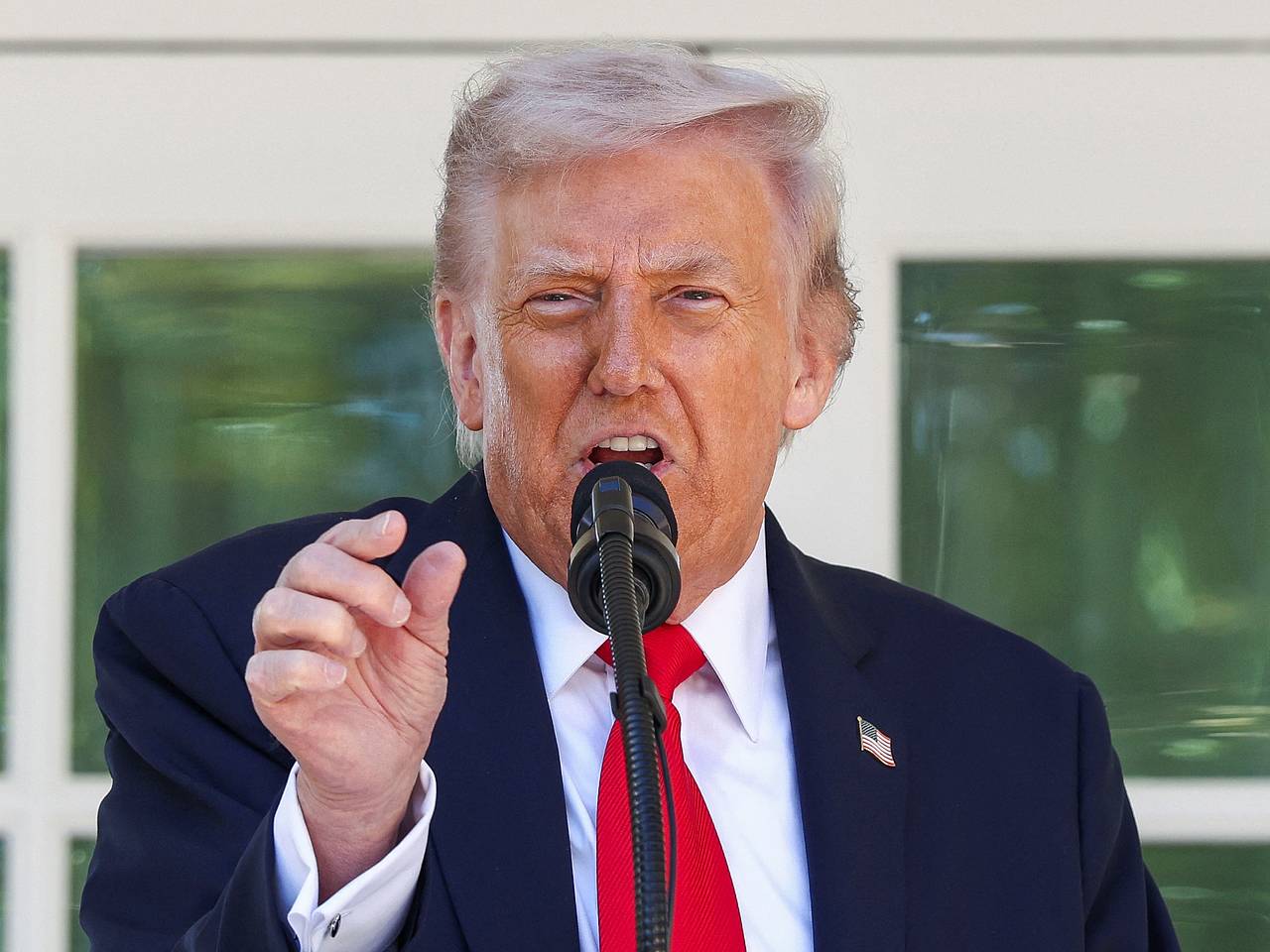 Трамп пообещал за два дня принять решение о встрече с Путиным