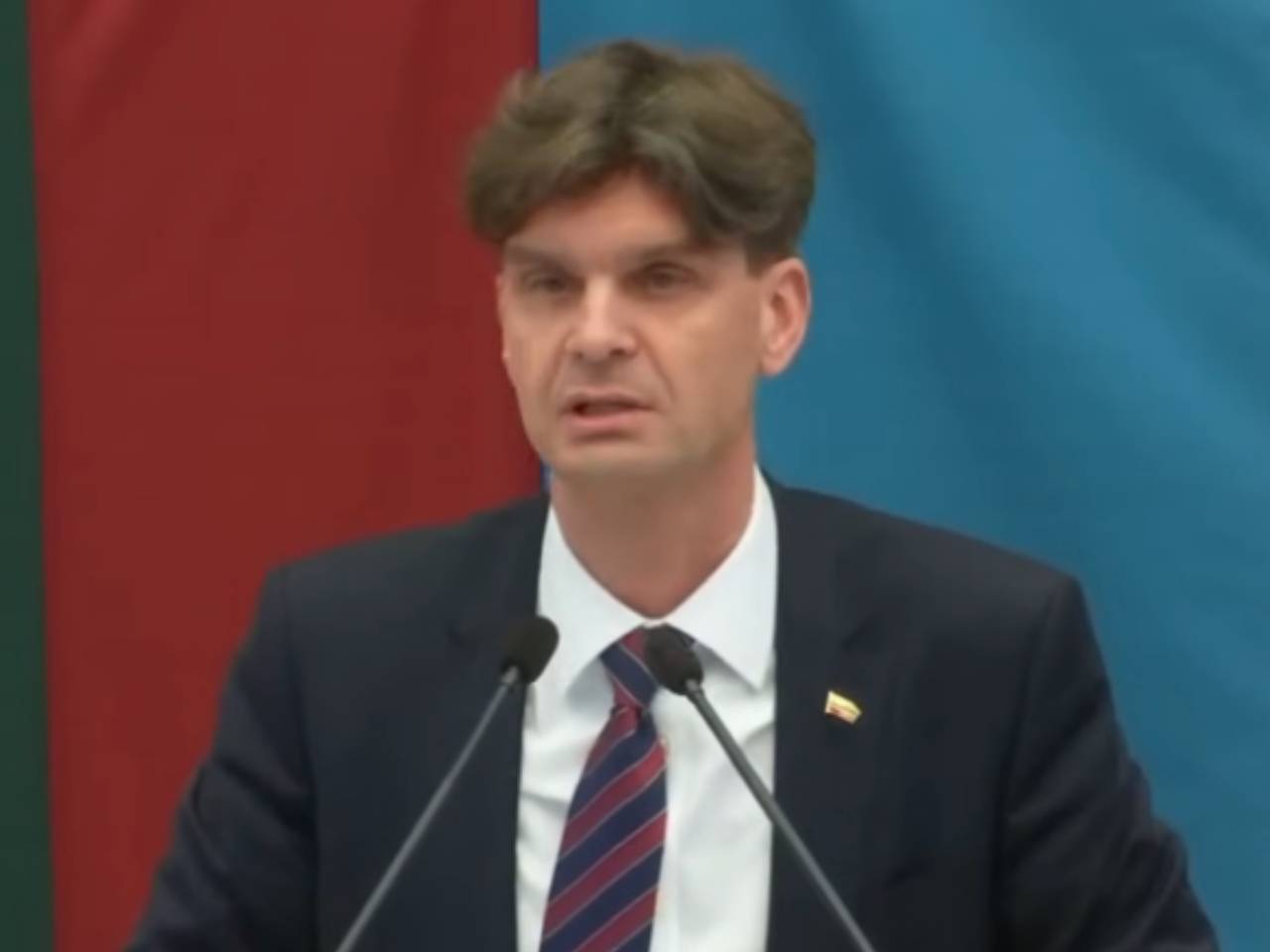 В сейме Литвы начался спор из-за украинского флага