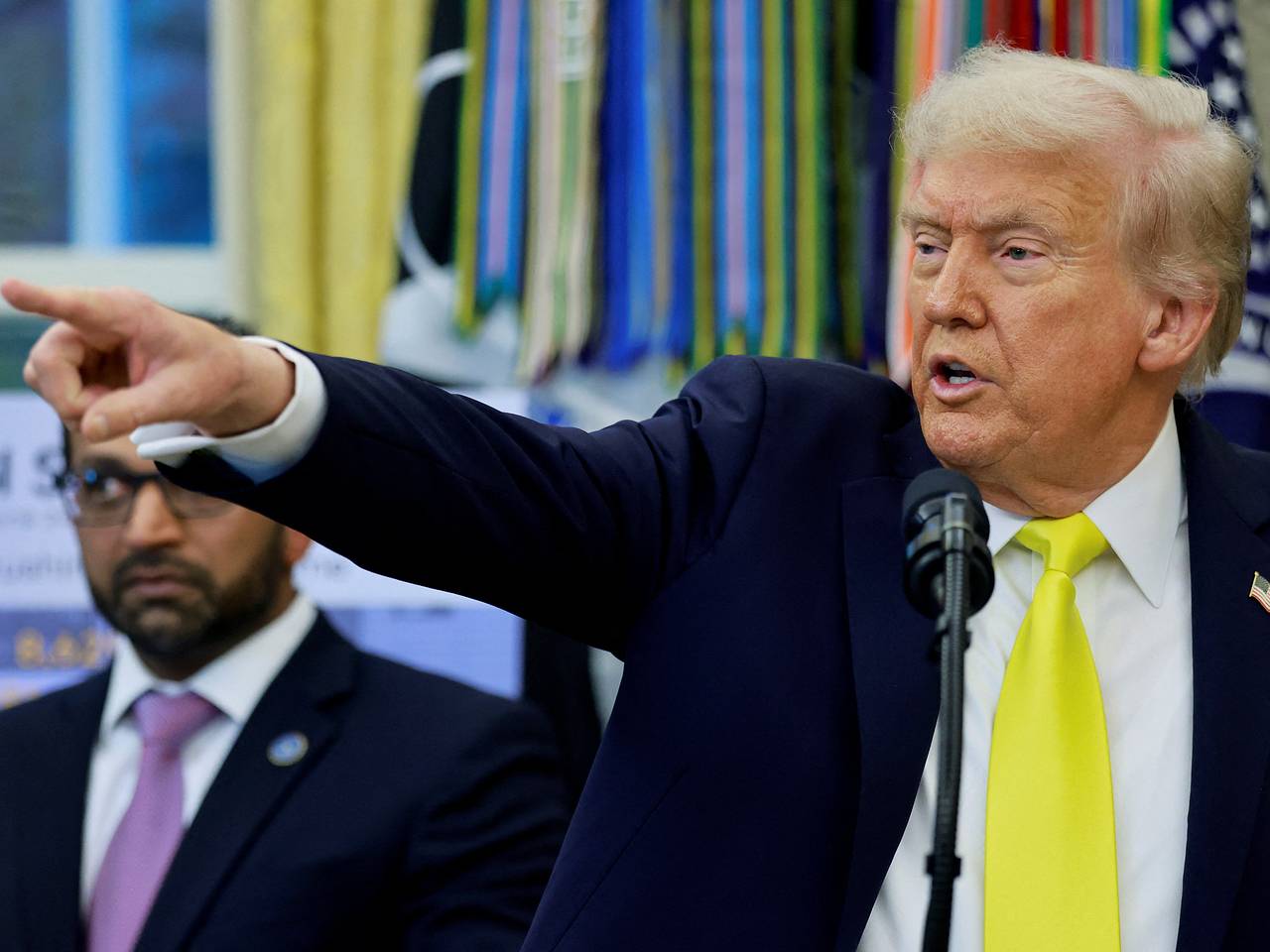 Трамп пообещал обсудить с Зеленским наступление Украины