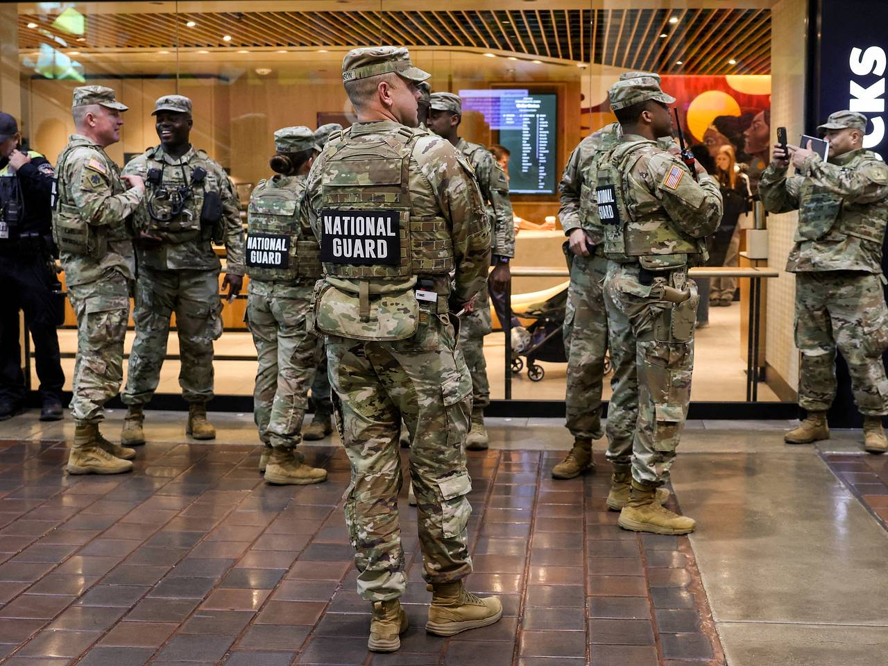 Пентагон приказал военным Нацгвардии США быть готовыми к подавлению беспорядков