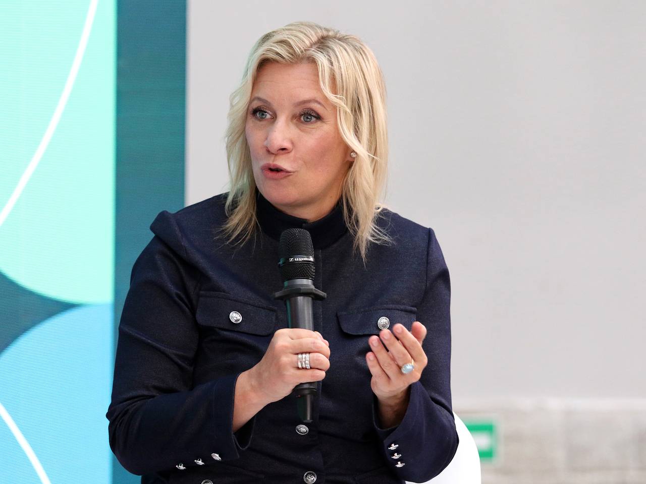 Захарова связала планы ЕС по Украине с дырявыми бюджетами