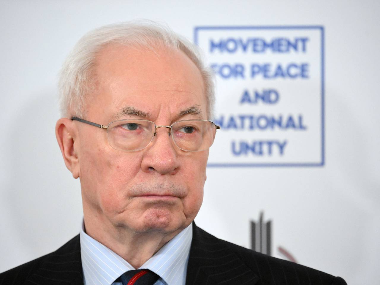 Экс-премьер Украины предрек превращение страны в военное поселение