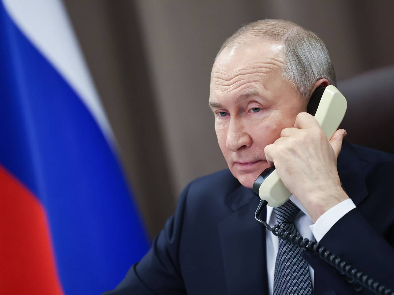 Разговор Путина и Трампа завершился