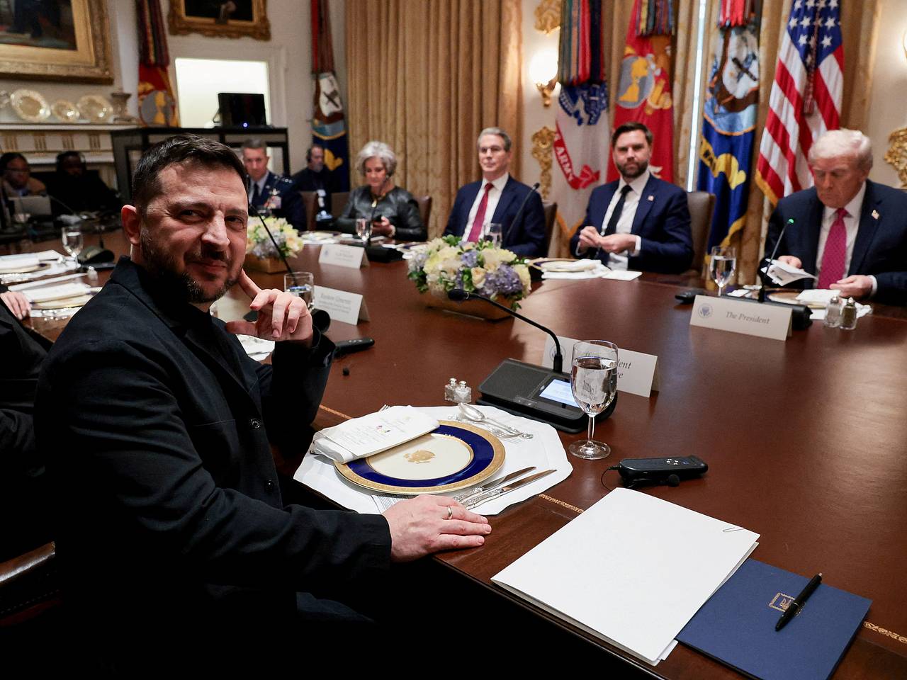 Раскрыто меню рабочего обеда Трампа и Зеленского