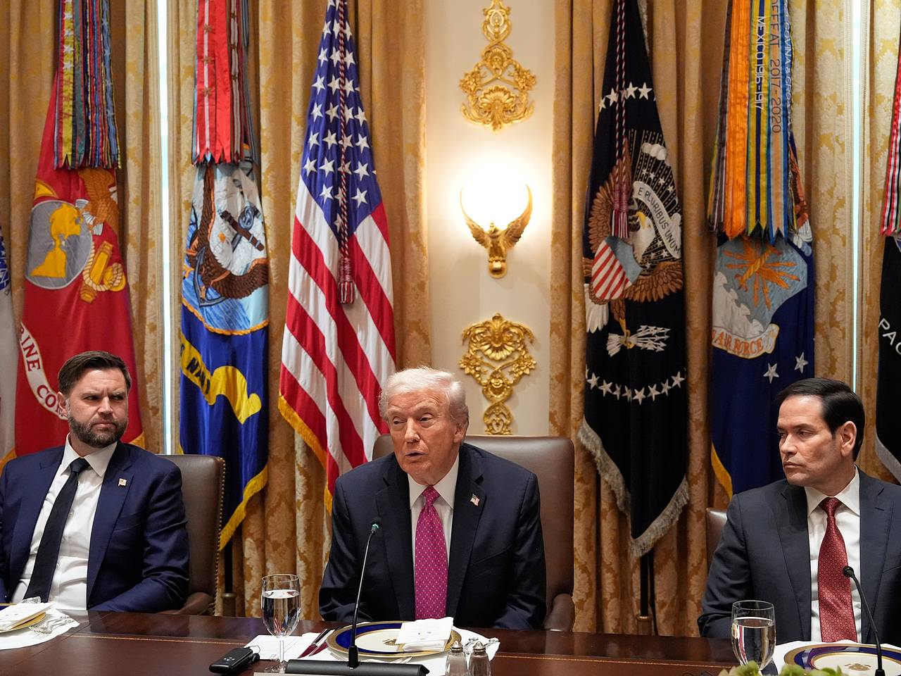 Раскрыто содержание сказанного Трампом Зеленскому на встрече в Вашингтоне