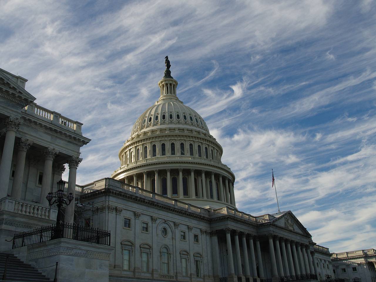 Комитет Сената США одобрил три антироссийских законопроекта