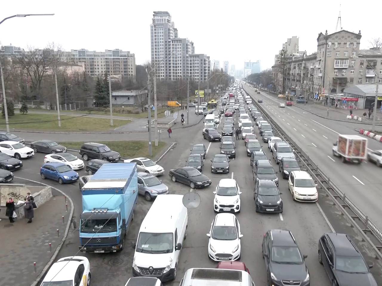 В пригороде Киева жители перекрыли дорогу из-за блэкаута
