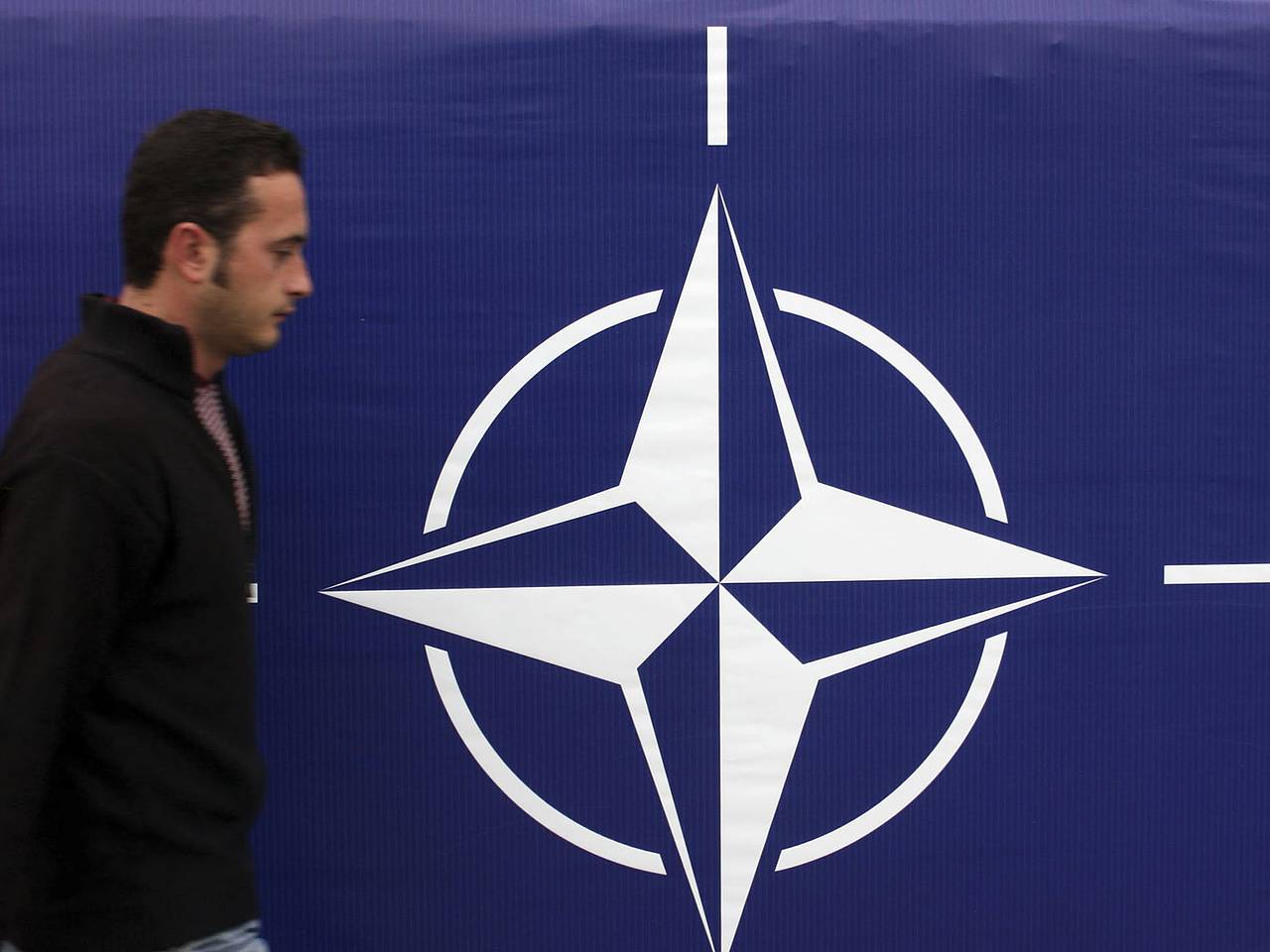 Американист оценил заявление о подготовке НАТО в авральном режиме к войне с Россией