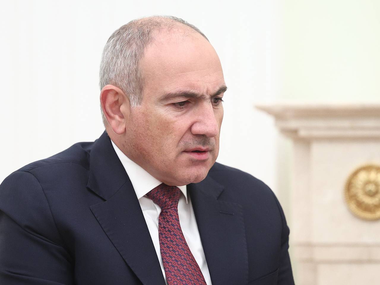 Пашинян включил песню Земфиры о любви и задумался