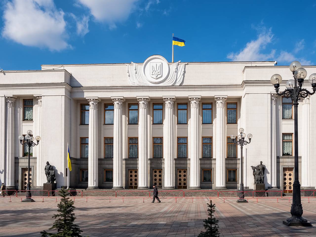 В Раде допустили отправку депутатов на фронт