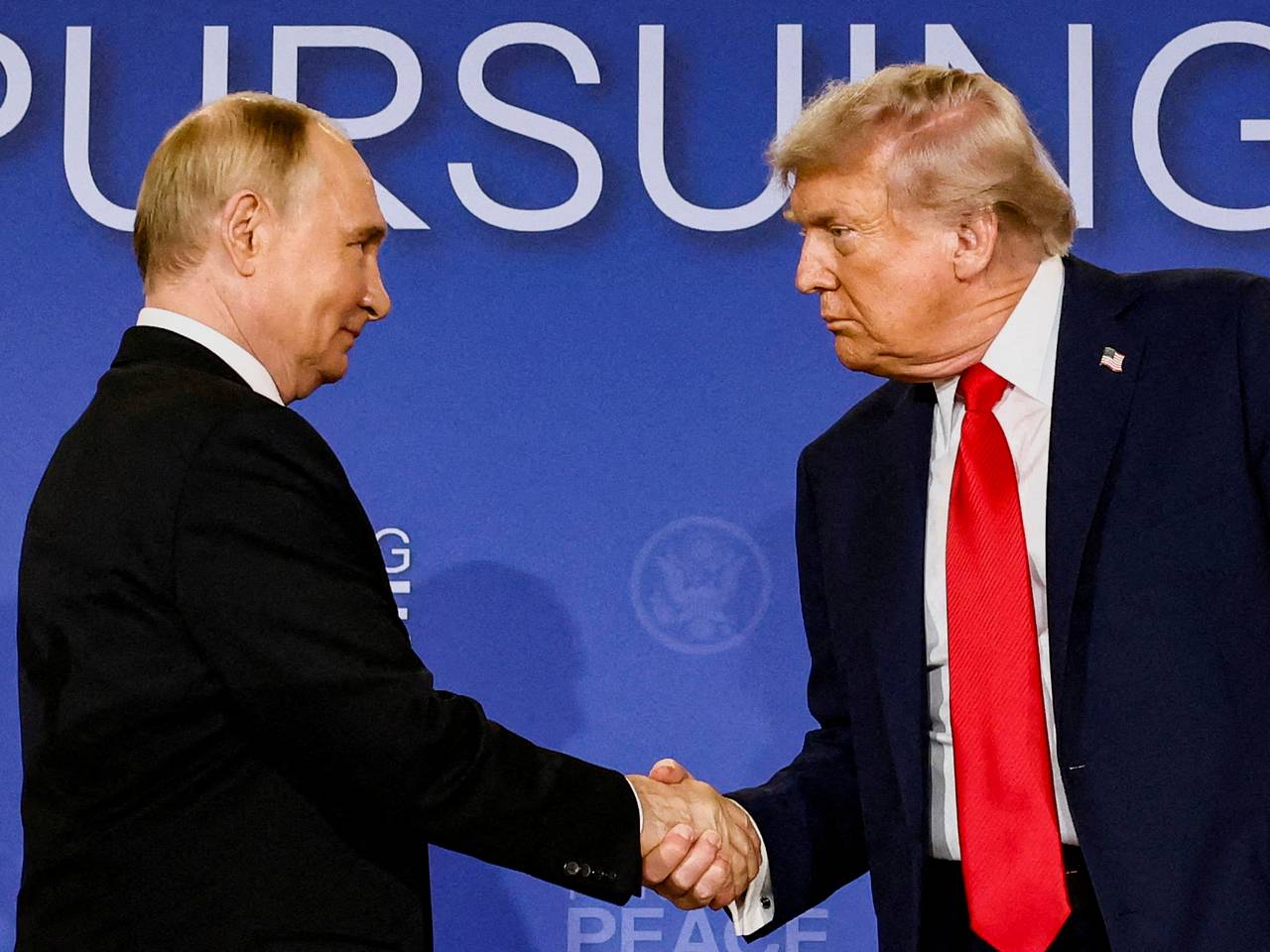 Лавров отреагировал на сообщения о переносе встречи Путина и Трампа