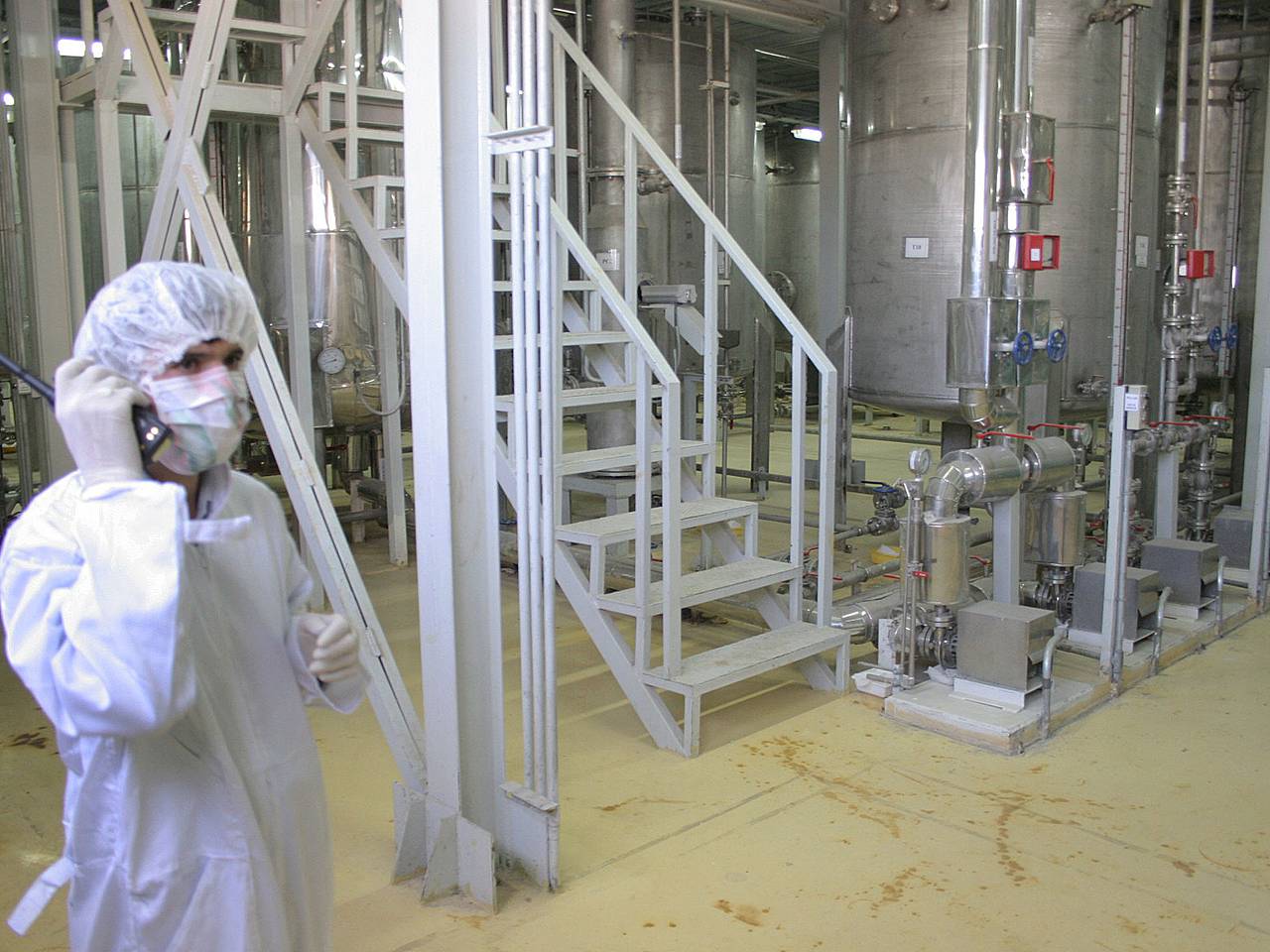 Президент Ирана пообещал восстановить ядерные объекты и сделать их еще мощнее