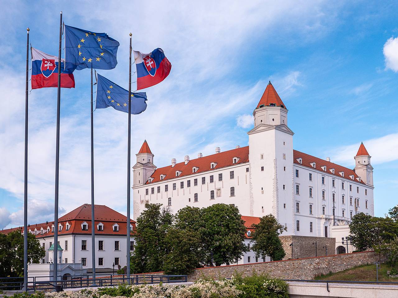 Белоруссия решила вернуть посольство в одну европейскую страну