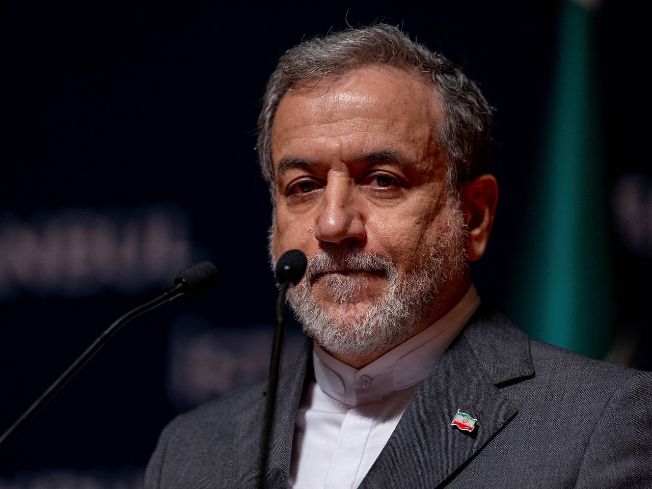 Глава МИД Ирана высказался о судьбе обогащенного урана после ударов США