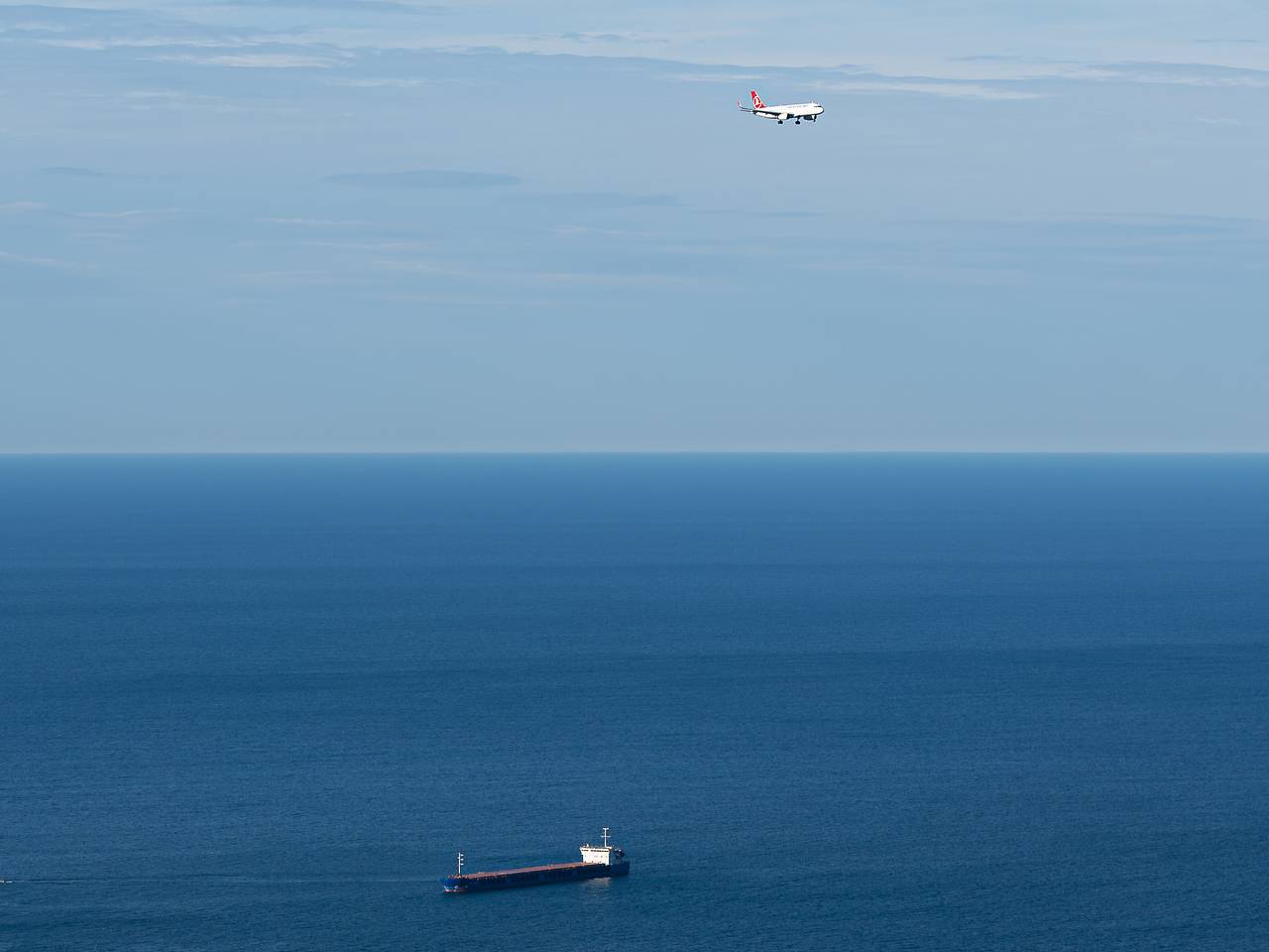 Самолет-шпион ВВС США заметили над Черным морем