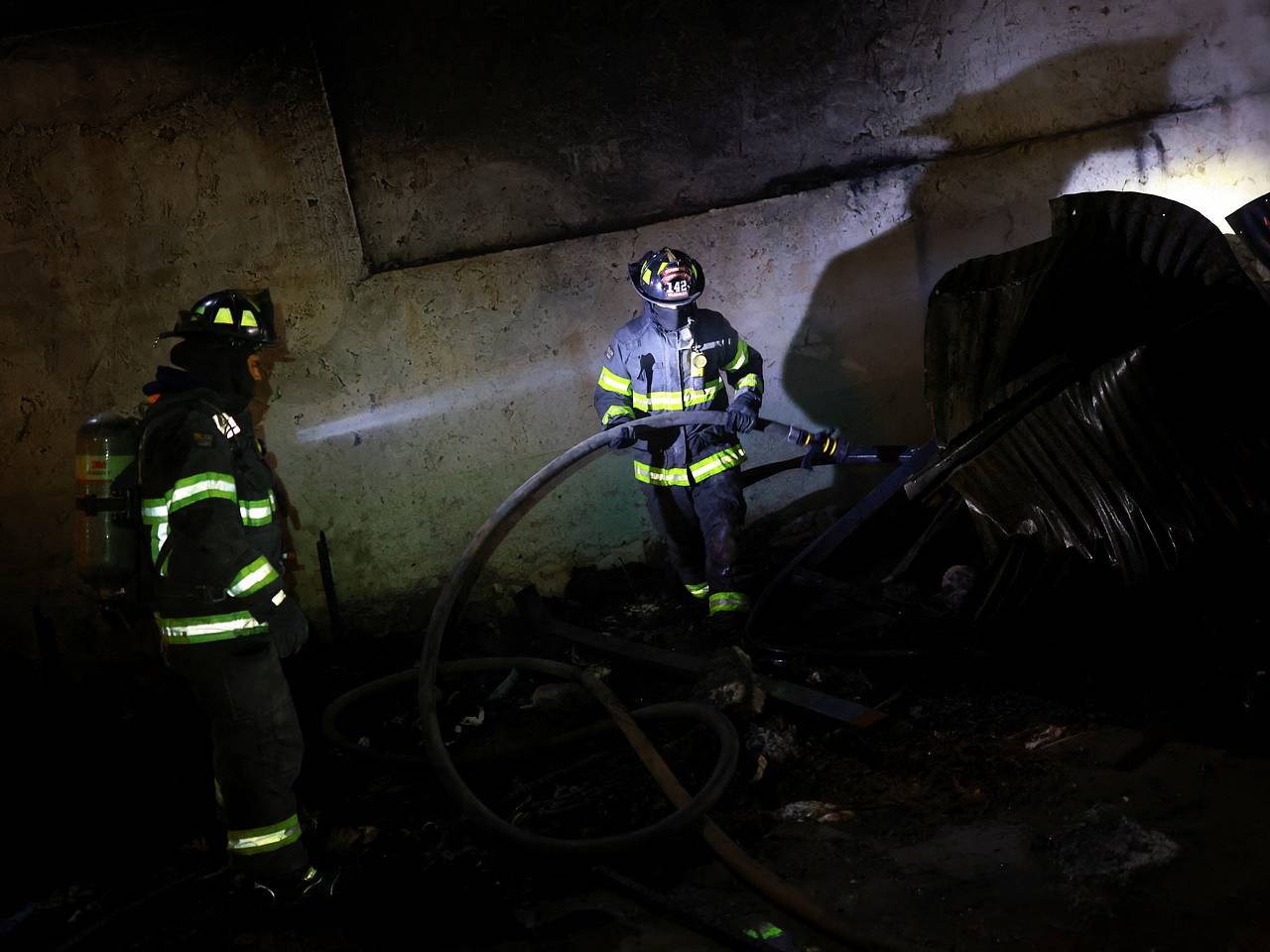 Более 22 человек погибли после взрыва в мексиканском магазине